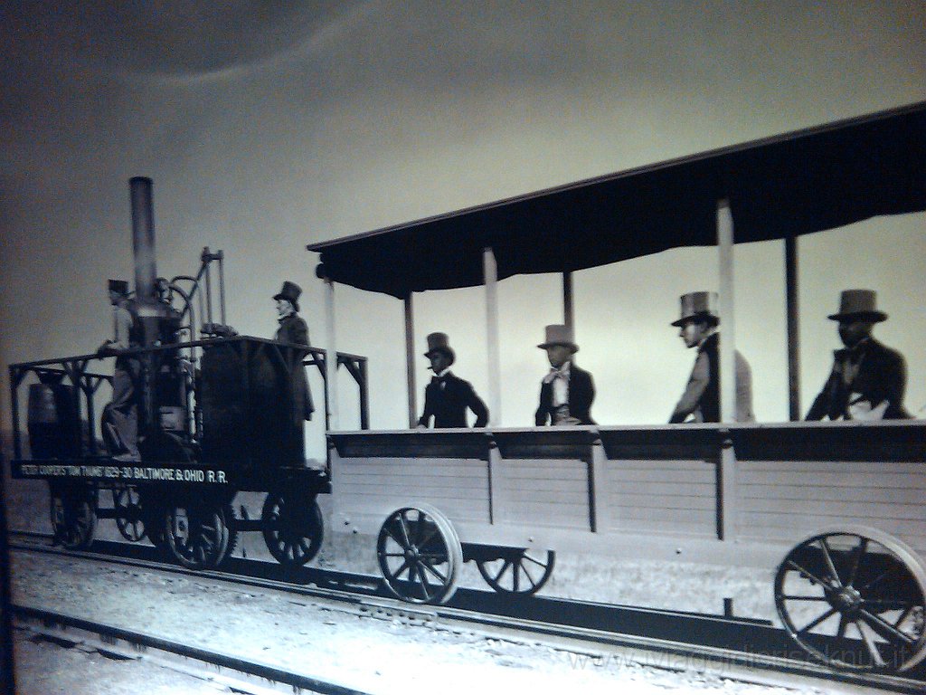 2012-08-25 21.06.01.jpg - Ristorante "Vagon"arredato come un vagone ferroviario d'epoca.